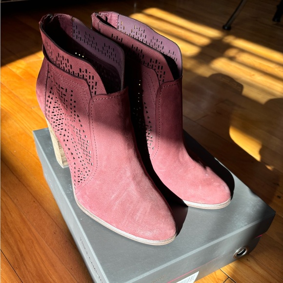 Vince Camuto booties - Picture 1 of 4